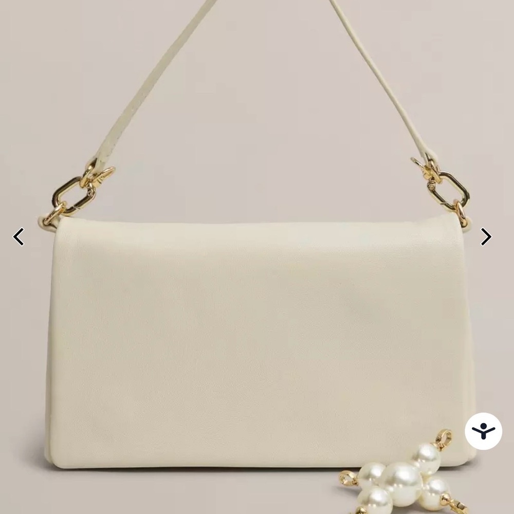 Jas Pearl Clutch with Pearl detail - Picture 3 of 10
